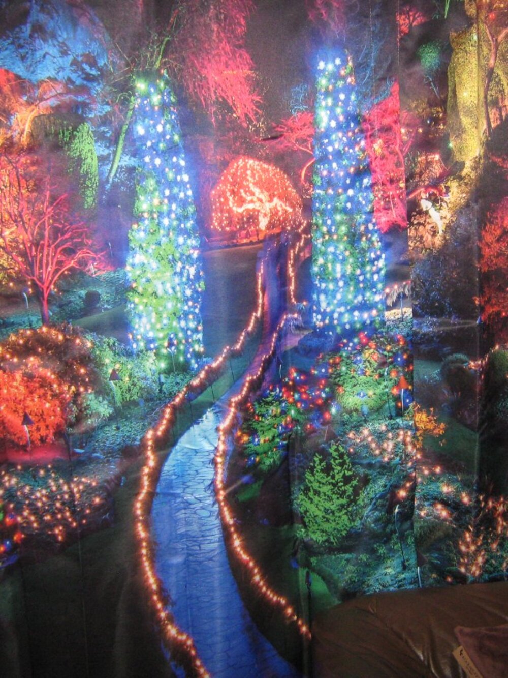 NWT Amazing Butchart Gardens Christmas Lights 108 x 84, 2 panels - opaque - Picture 4 of 6